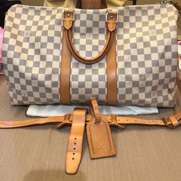 Does Louis Vuitton Sell Defective Bags In Store